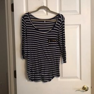 Striped navy 3/4 sleeve shirt